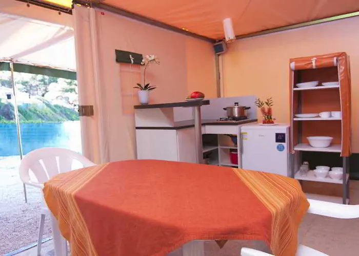 Campingplads Estival Torre De La Mora 2*