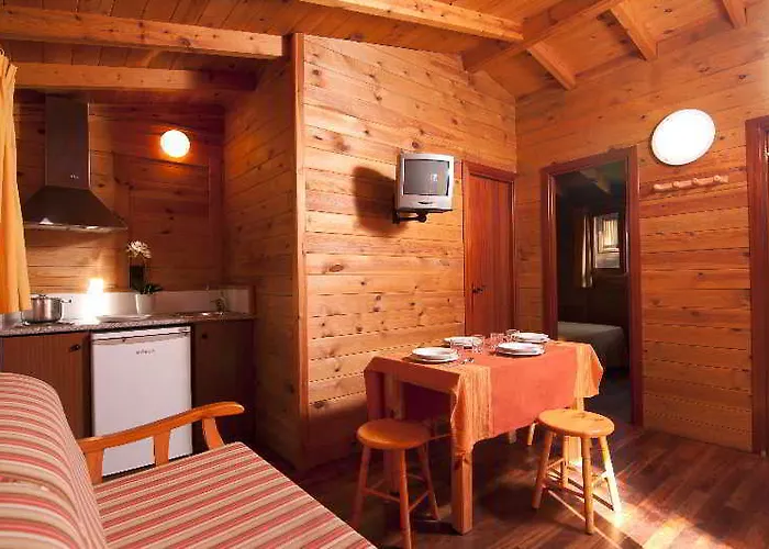 Campingplads Estival Torre De La Mora 2*