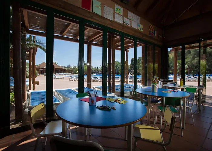 Campingplads Estival Torre De La Mora 2*