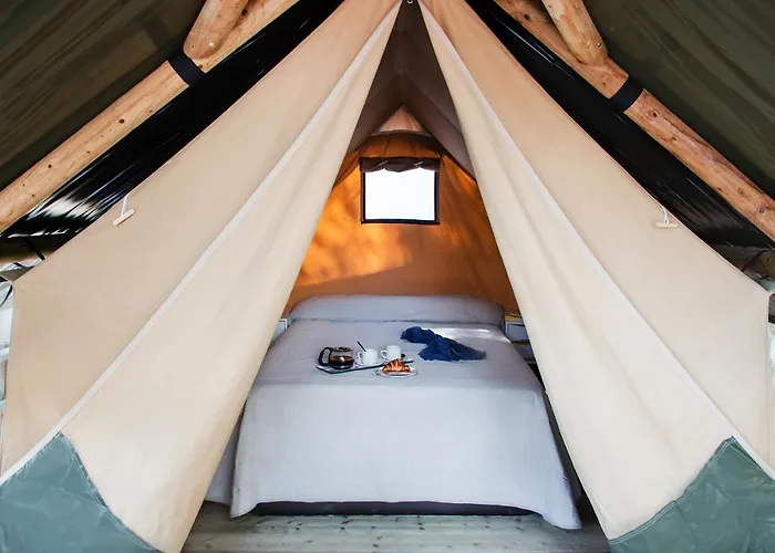 Campingplads Estival Torre De La Mora 2*