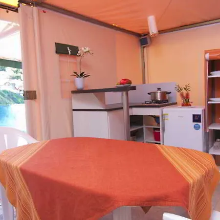 Kemping Estival Torre De La Mora 2*